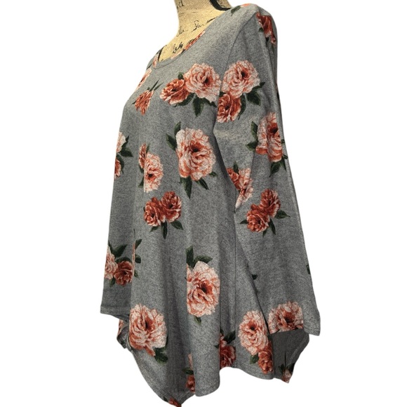 Green Envelope EC beautiful floral print on gray sweater. Size 2X - Picture 4 of 5